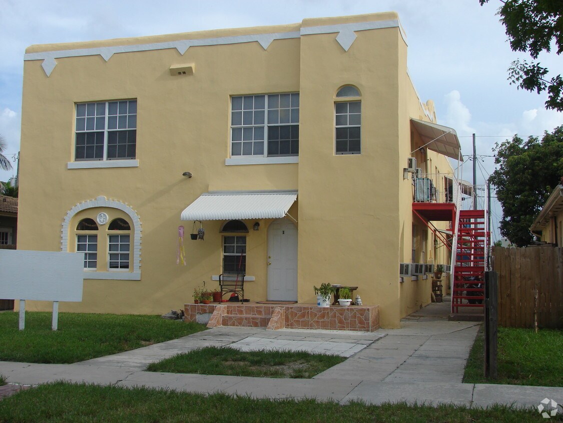 Building Photo - 1652 Madison St