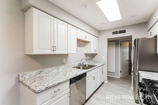 Foto del edificio - 6632 E Mary Dr