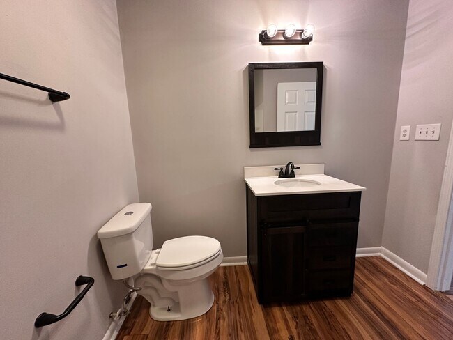 Foto del edificio - The Lofts at Winchester! 2 BR, 1 Bath, Off-Street Parking, Small Pets Ok!