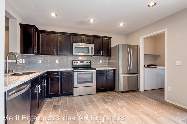 Building Photo - 3 br, 2 bath House - 1283 E CLIFTON AVE