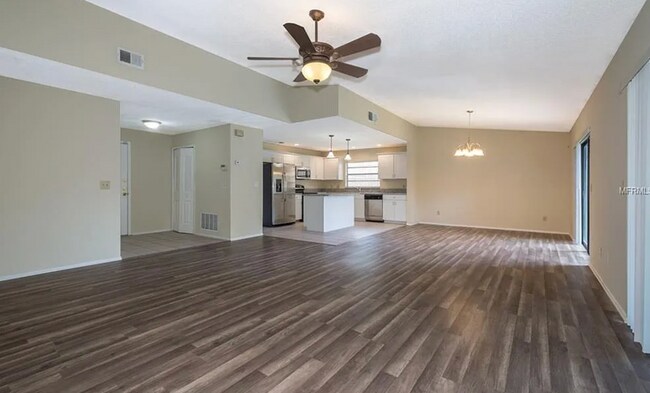 Foto del edificio - 7645 Clubhouse Estates Dr