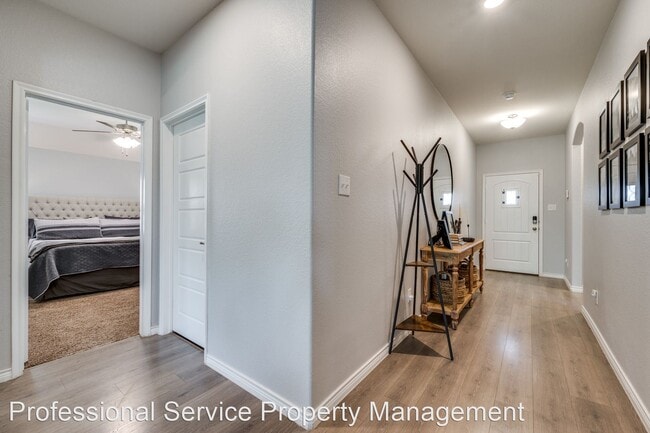 Building Photo - 3 br, 2 bath House - 2921 Frio Road