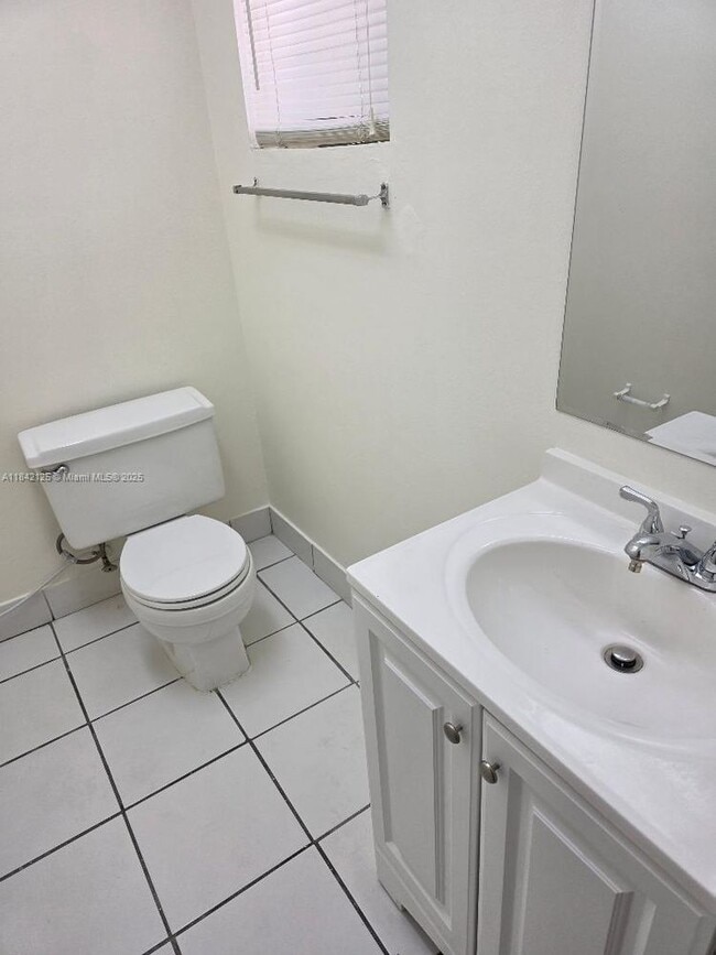 Building Photo - 1121 SW 105th Ave