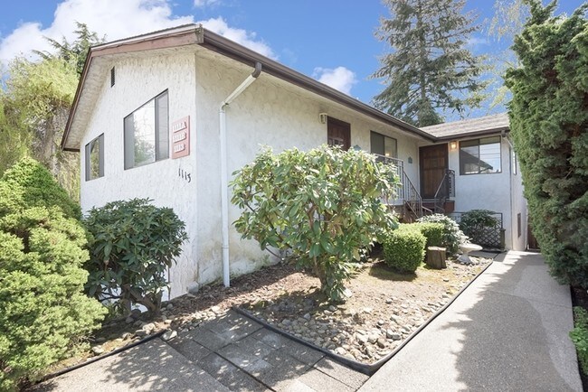 Building Photo - Ballard Triplex