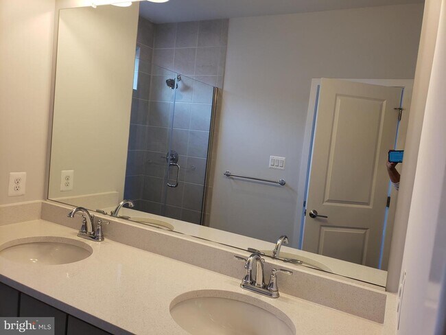 Foto del edificio - 5117 Macon Rd