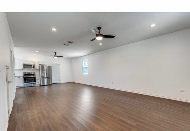 Building Photo - 156 Pioneer Rd