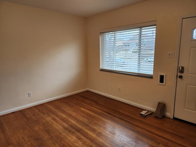 Living Room - 6714 Lansdowne Ave