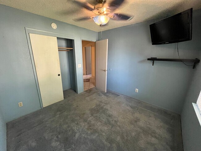 Building Photo - Lovely Home Available Now!