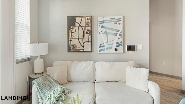 Foto del edificio - 3150 W Twain Ave