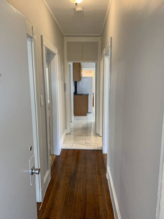 Building Photo - 25 Linden St