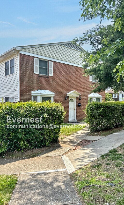 Primary Photo - 1382 Ironwood St