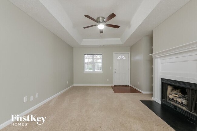 Building Photo - 400 Lone Oak Dr
