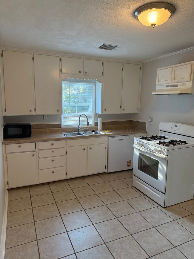 Foto del edificio - 818 N Peachtree St