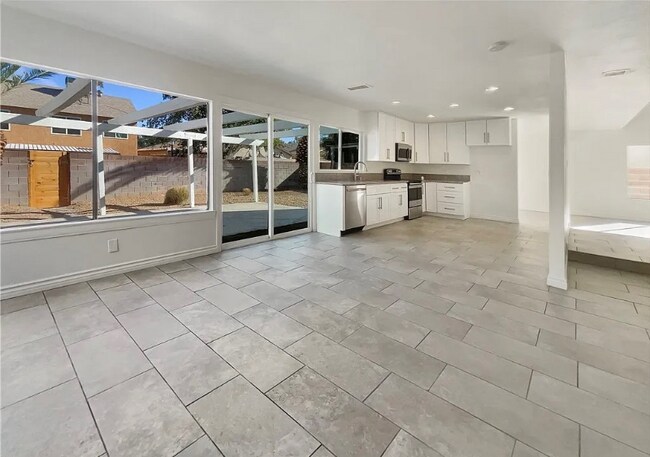 Foto del edificio - 9670 Summerville St