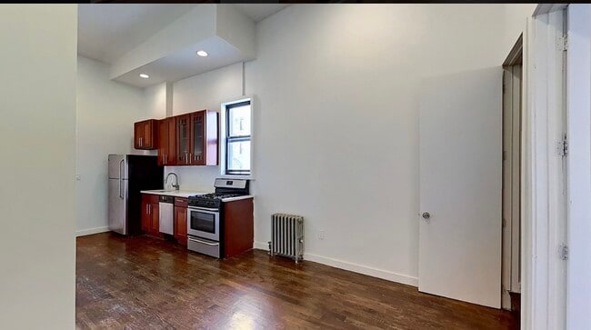 Building Photo - 886 Franklin Ave