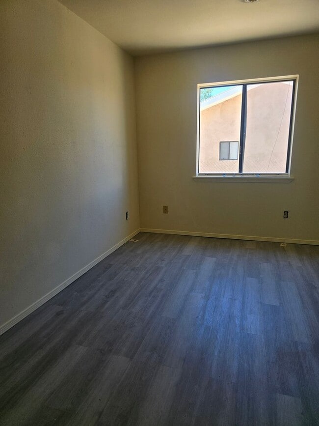 Building Photo - 3 Bedroom in Bloomfield