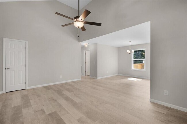 Foto del edificio - 135 Holly Creek Dr