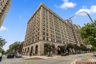 Building Photo - 2100 N Lincoln Park W