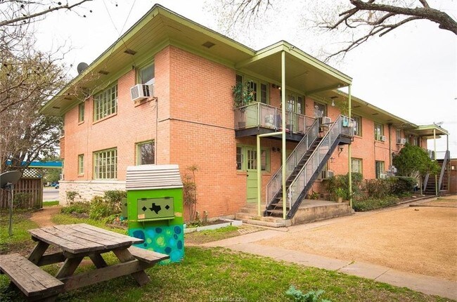 Building Photo - 2105 S College Ave