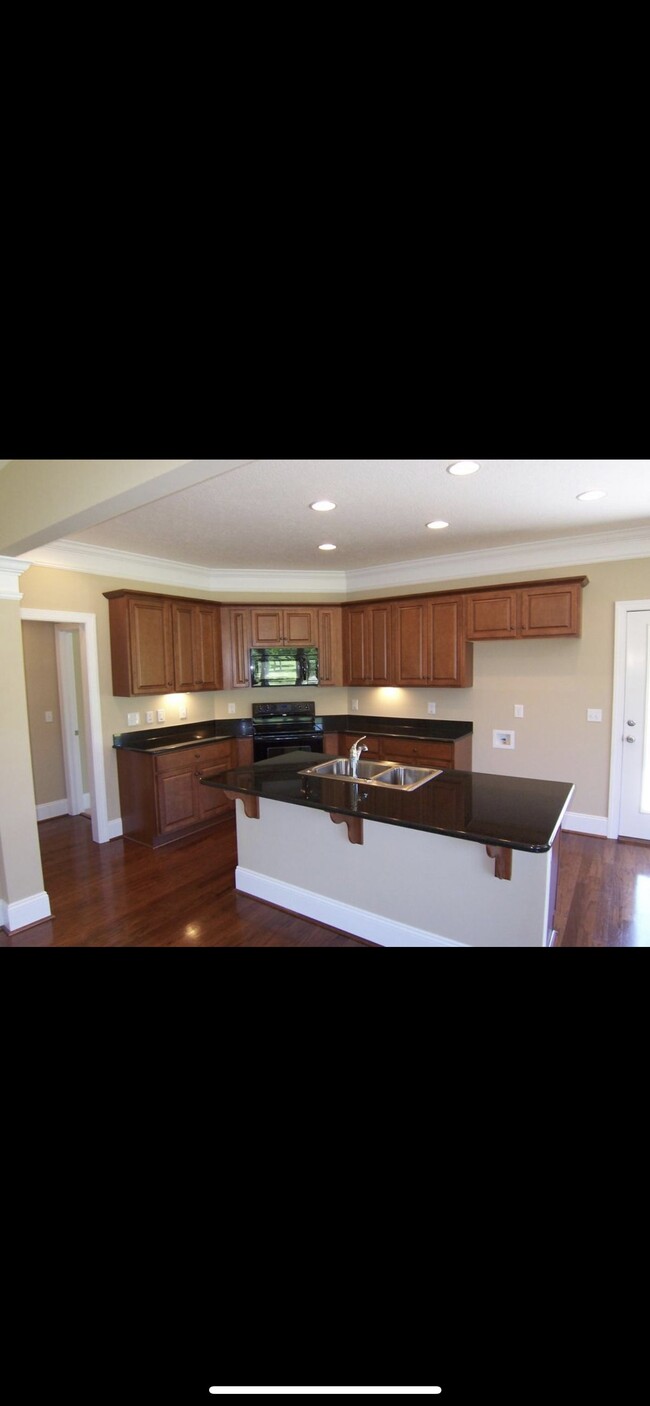 Building Photo - 3797 Fairway View Dr