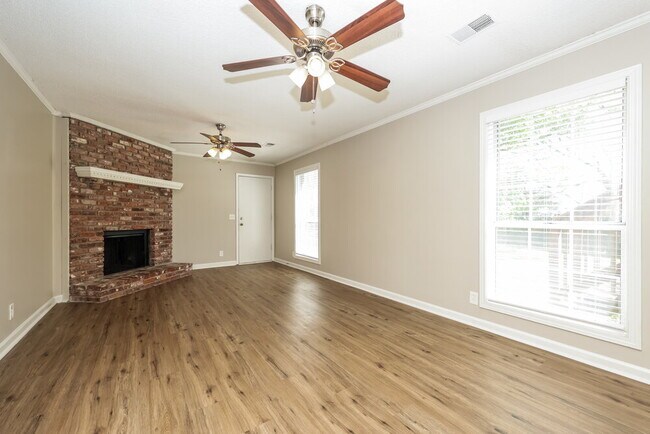 Foto del edificio - 3205 Country Lawn Dr