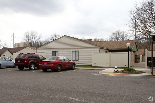 Building Photo - Creekside Villas