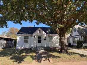 Building Photo - 2547 Sharon St