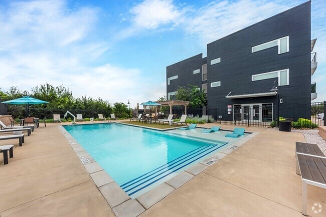 Resort Style Pool - The View at Cedar Park