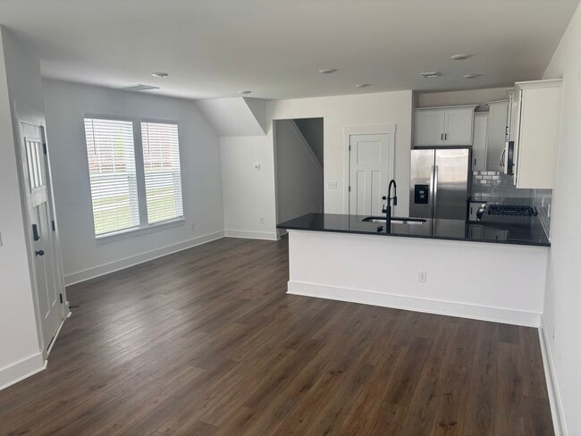 Building Photo - 484 Ml Pk Wy