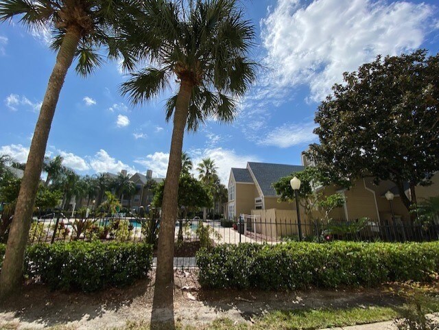 Building Photo - 1055 S Hiawassee Rd