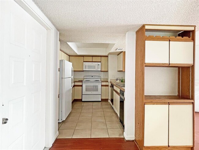 Foto del edificio - 2830 S Bartell Dr