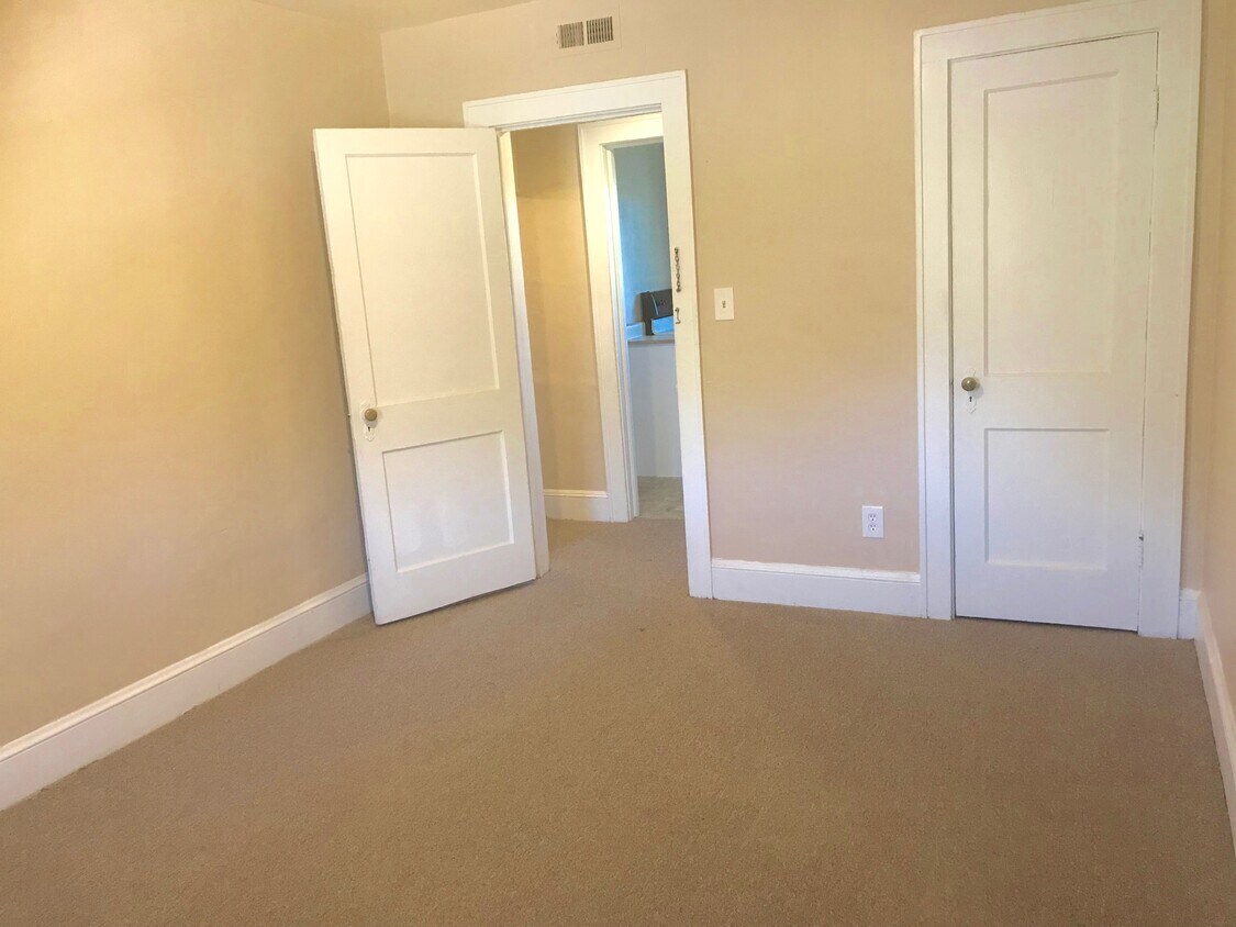 3813 Shadylawn Ave NW, Roanoke, VA 24012 Townhome Rentals in Roanoke