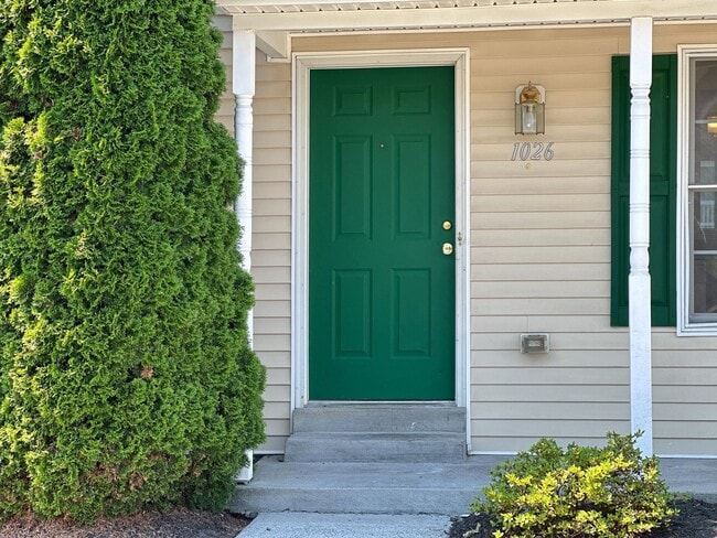 Foto del edificio - 1026 Commercial Ct