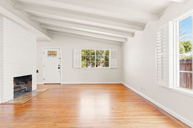 Foto del edificio - Charming Hayward Home with Modern Upgrades...