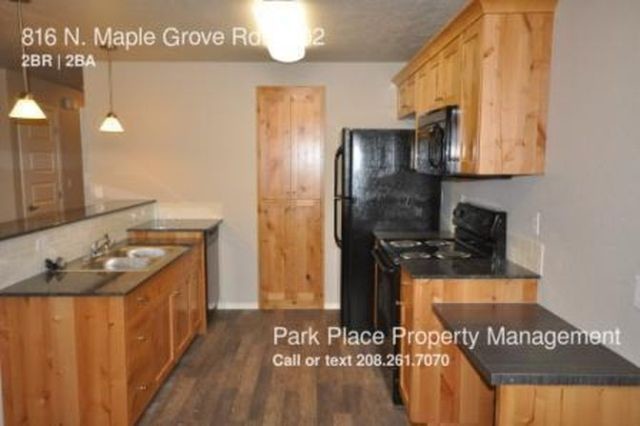 Building Photo - 880 N Maple Grove Rd