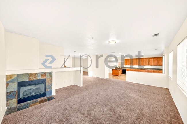 Foto del edificio - 6085 Medinah St