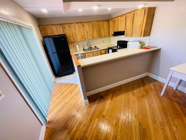Foto del edificio - 544 Springdale Cir