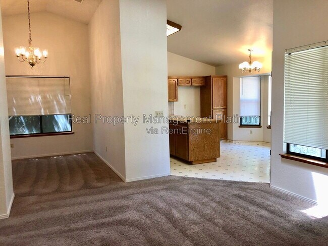 Foto del edificio - 6425 N Arthur Ave