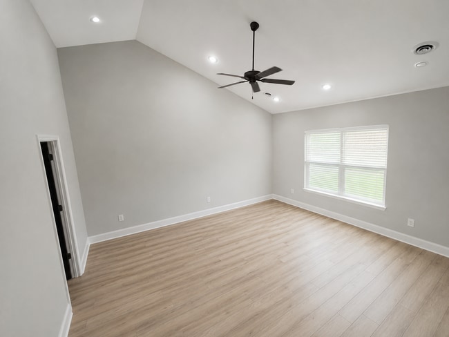 Building Photo - 2086 Meadow Creek Ln