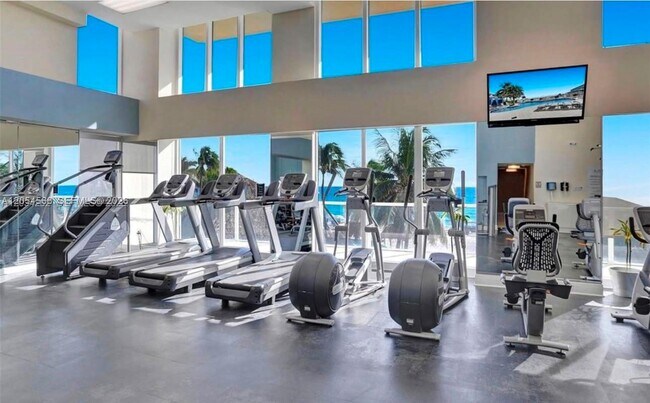Foto del edificio - 16699 Collins Ave