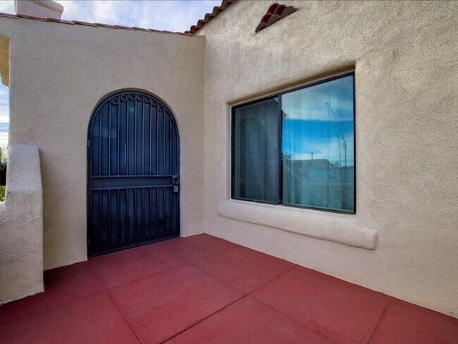 Foto del edificio - Cozy & Stylish 2-Bedroom Home with Spacious Backyard!  WATER, TRASH AND SEWER INCLUDED!!!!!