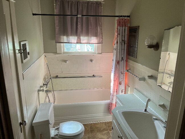 Foto del edificio - 710 W St Peter St