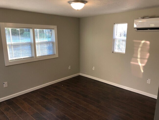 Fotografía del edificio - 184 Wickins Dr