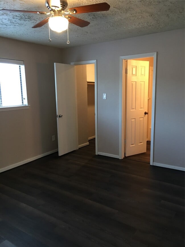 Building Photo - 3010 Beecave Dr