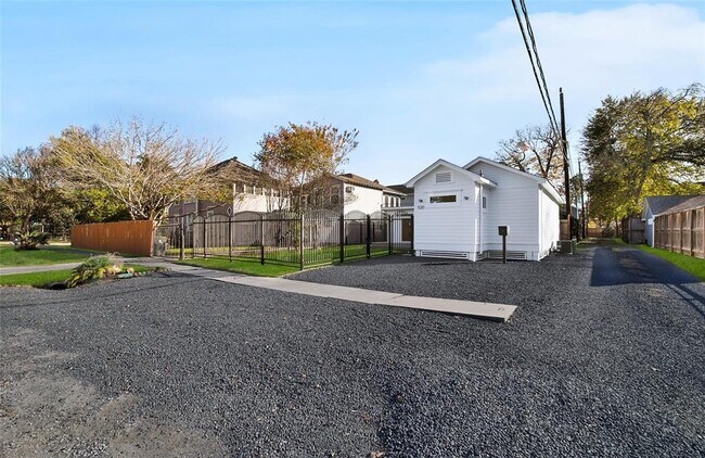 Foto del edificio - 520 W 15th St