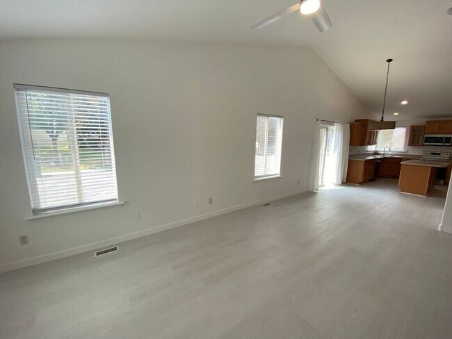 Building Photo - 3720 Cranberry Loop