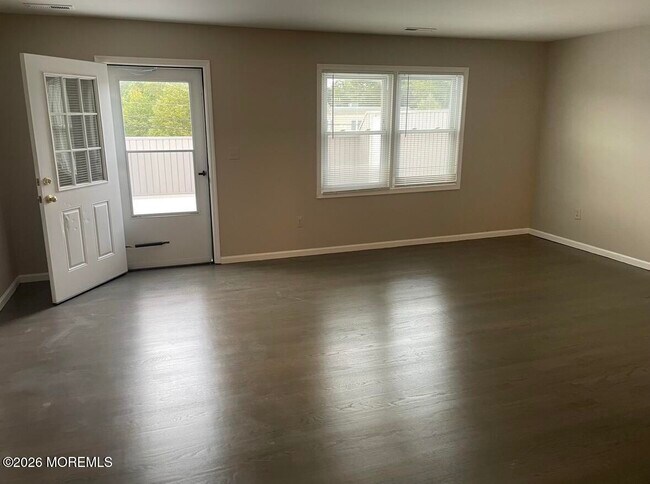 Foto del edificio - 2428 Bridge Ave