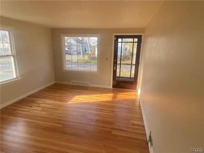 Building Photo - 106 Hazelhurst Ave