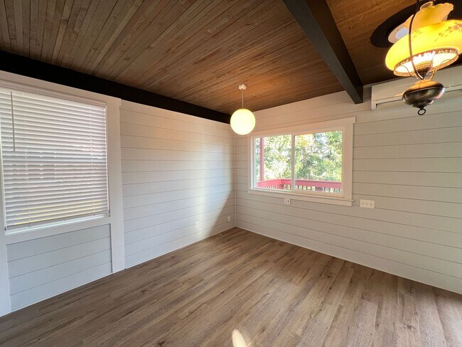 Building Photo - $500.00 Off First Months Rent