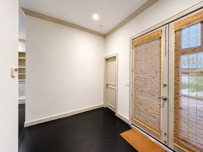 Foto del edificio - 5911 Winsome Ln